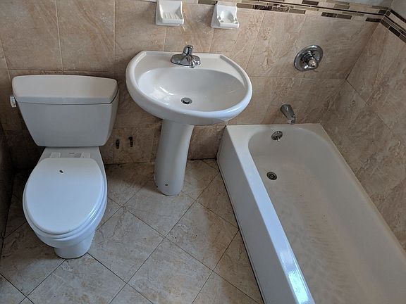 4th image of 833 Longfellow Ave APT 4A