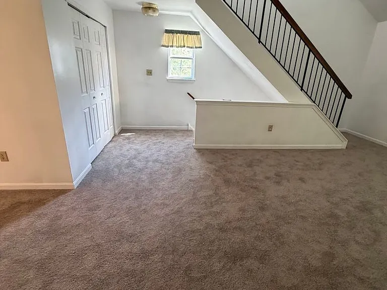 812 Christopher Dr — Photo 3