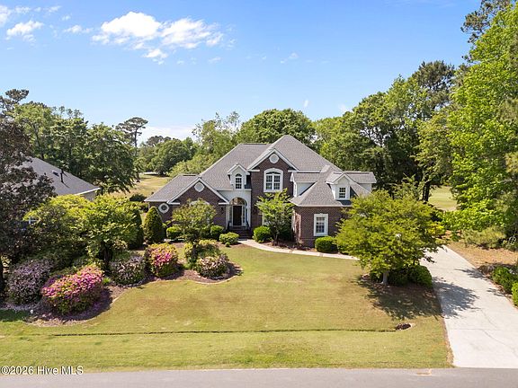 3rd image of 961 Beauvoir Drive NW