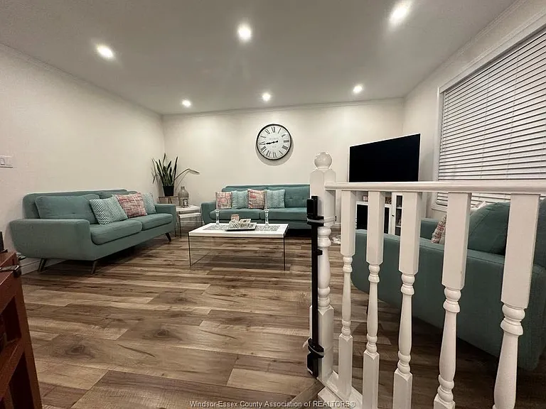 7929 Hawthorne Dr — Photo 6