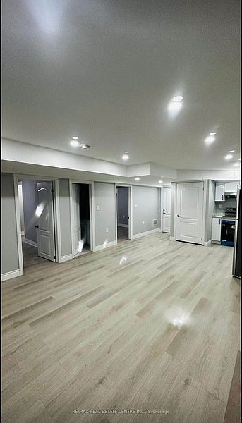 Kitchener House for rent - 2 Bedrooms — photo 2