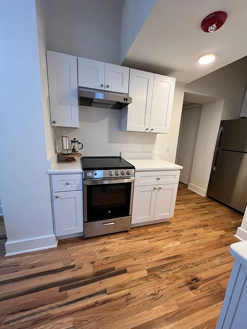 Newly Renovated 1 Bed 1 Bath Apartment — Photo 4