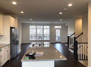 5163 Ridgeview Retreat Dr, Chantilly, VA 20151