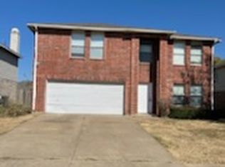 2960 Santa Sabina Dr, Grand Prairie, TX 75052