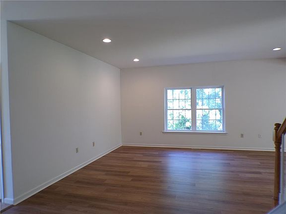 4th image of 3283 Seip Rd