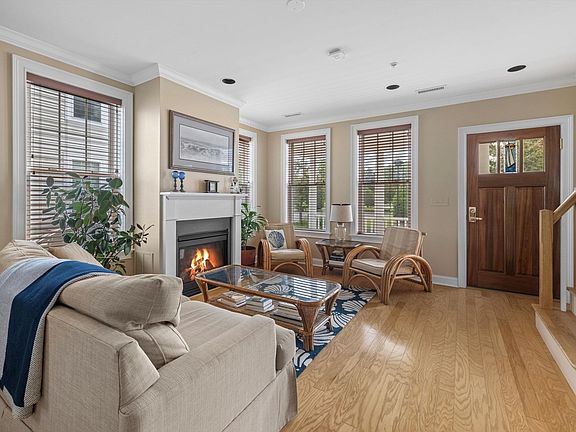5th image of 5 Honora Ln #5