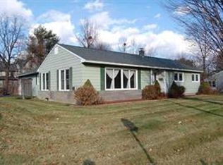 1 Edgewood Dr, South Glens Falls, NY 12803