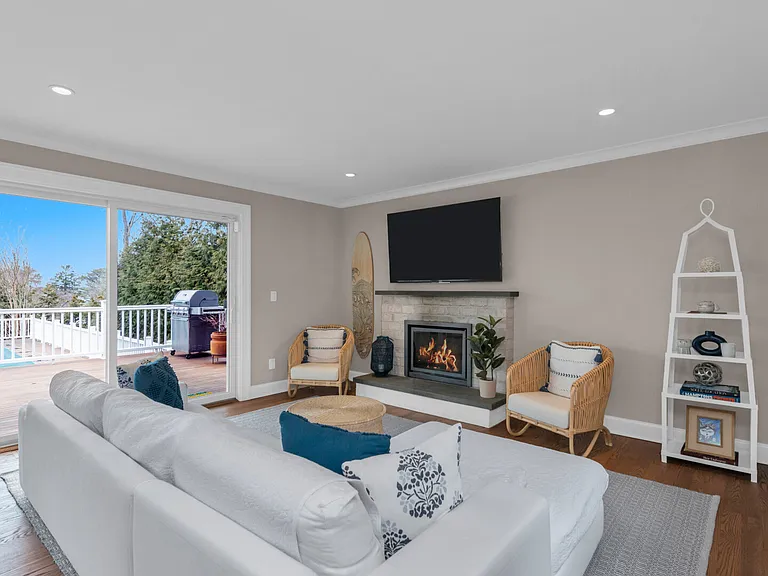 10 Ridge Ln — Photo 2