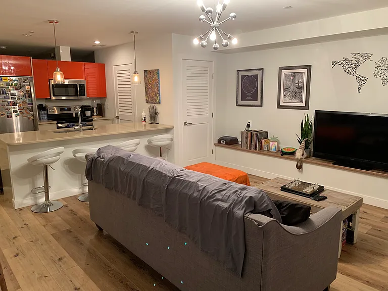715 Emerson St NW — Photo 4
