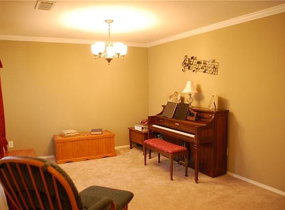 3rd image of 7101 Lindentree Ln