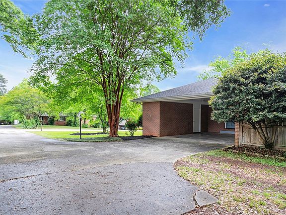 3rd image of 213 Timber Ln