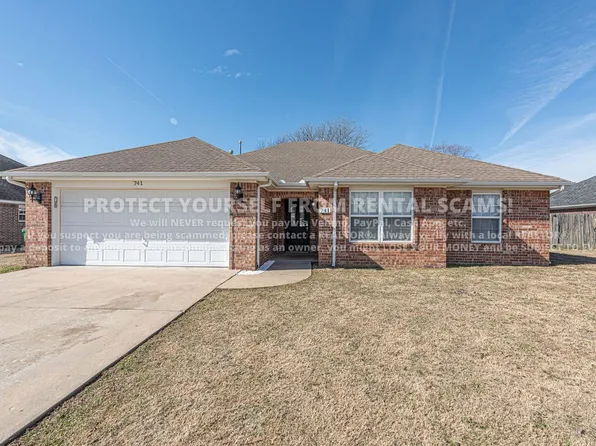 741 Harvest St, Centerton, AR 72719