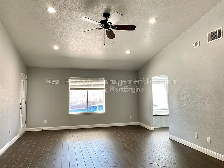 6509 N Vista Ave — Photo 4