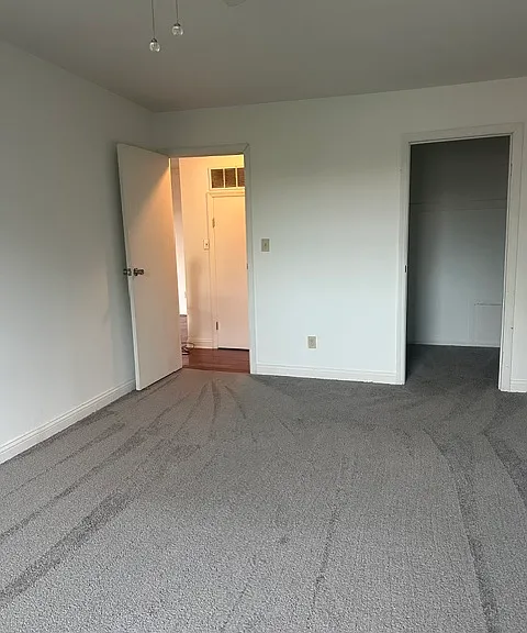 991 Manor Ln — Photo 9
