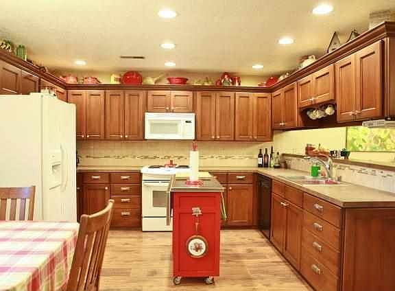 2nd image of 2302 Muriel Ct