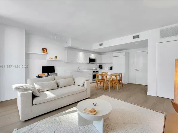 55 SW 9th St, Miami, FL
