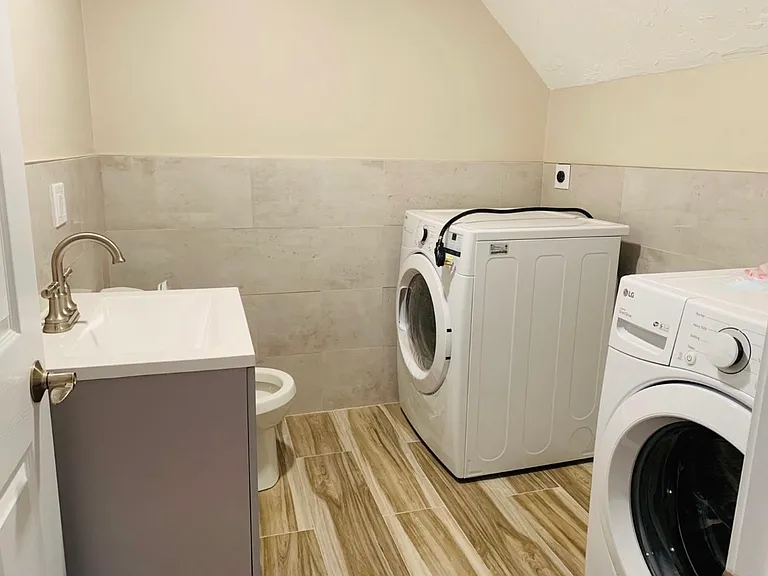 22 Wentworth St #2 — Photo 3