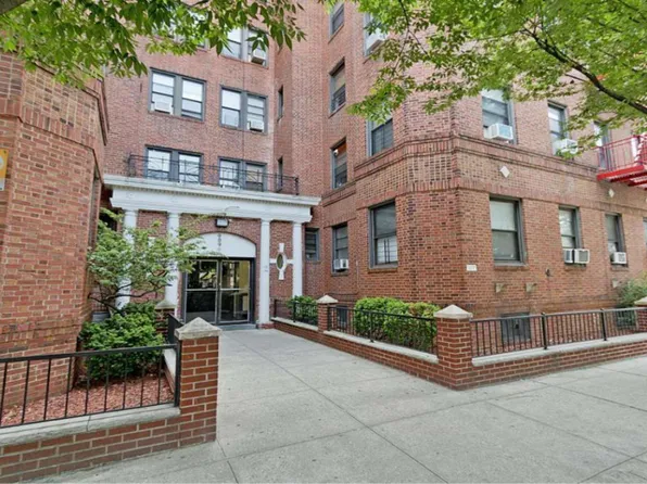 909 East 29th Street image 1 of 12