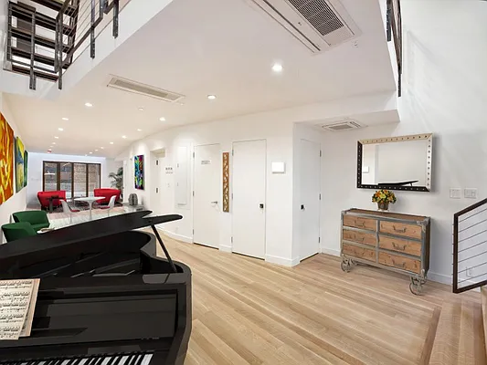 Sold by Sotheby's International Realty | media 6