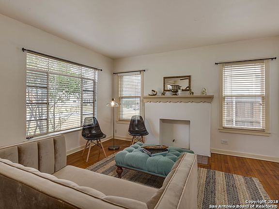 5th image of 138 Larchmont Dr