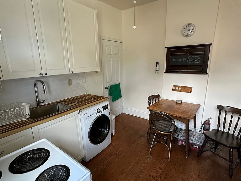 41 Gladstone Ave — Photo 4