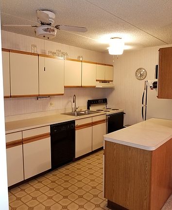 3rd image of 1060 N Farnsworth Ave APT 1311