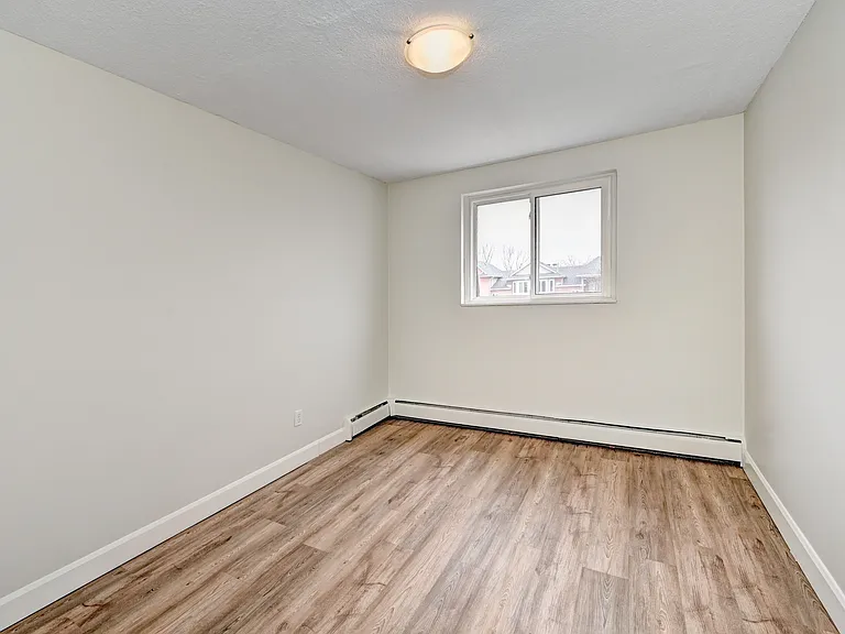 235 Bishop St S — Photo 17