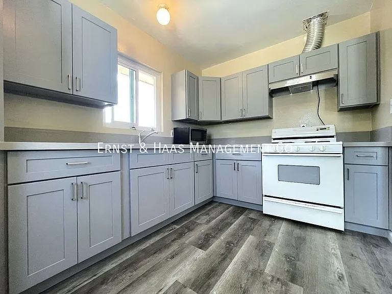 908 N Rose Ave #C — Photo 4