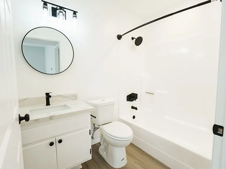 315 Virgil — Photo 16