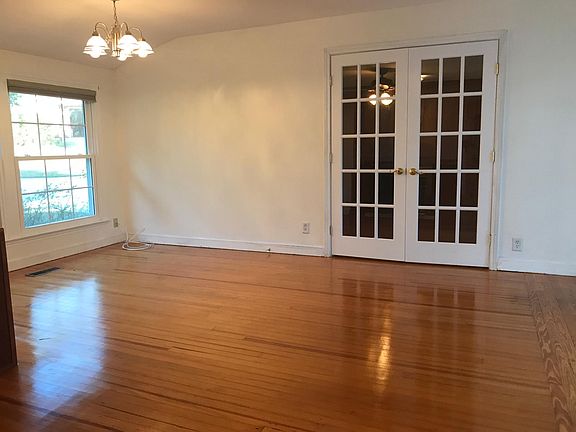 3rd image of 120 SE Saint Margarets St