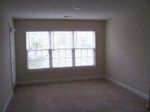 5th image of 615 Woodmoor Dr Unit 201