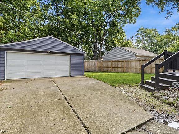 5th image of 9704 Elsmere Dr