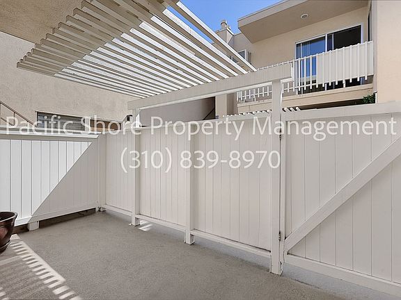 4th image of 868 N West Knoll Dr #3