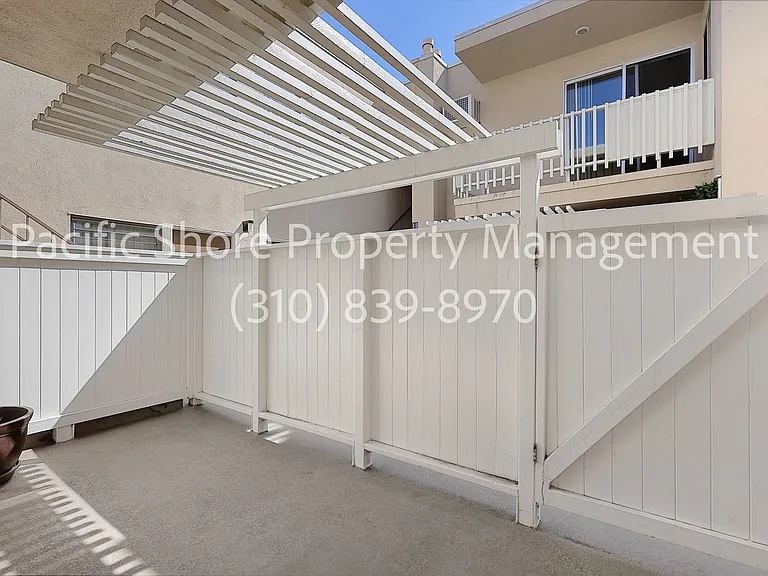 868 West Knoll Apartments — Photo 4