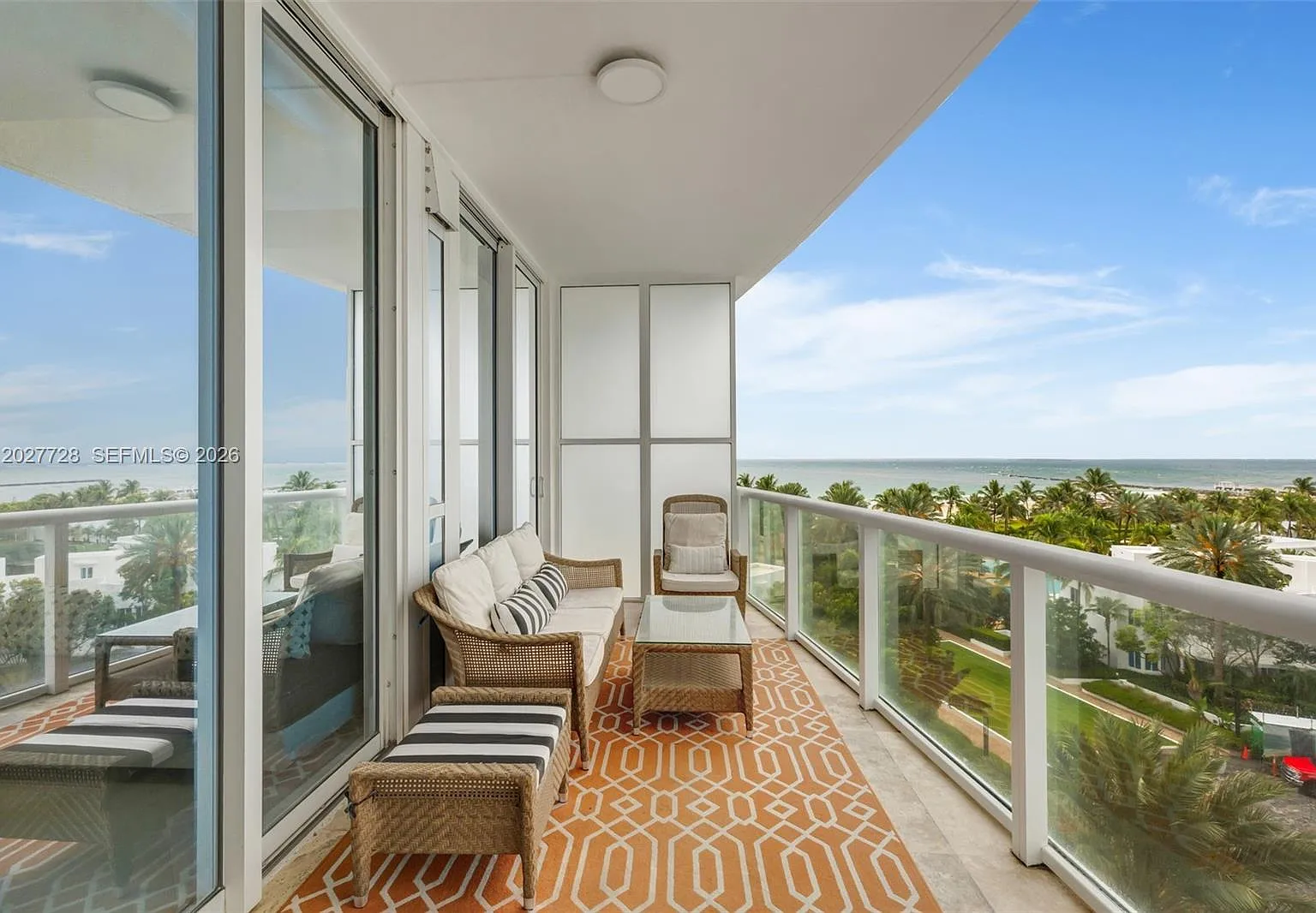 Continuum On South Beach — Photo 1