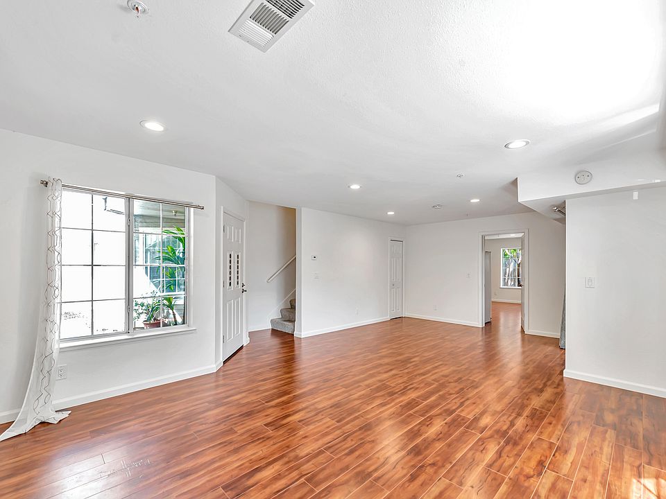 Spacious living room