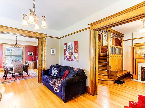4th image of 114 W 3rd Ave