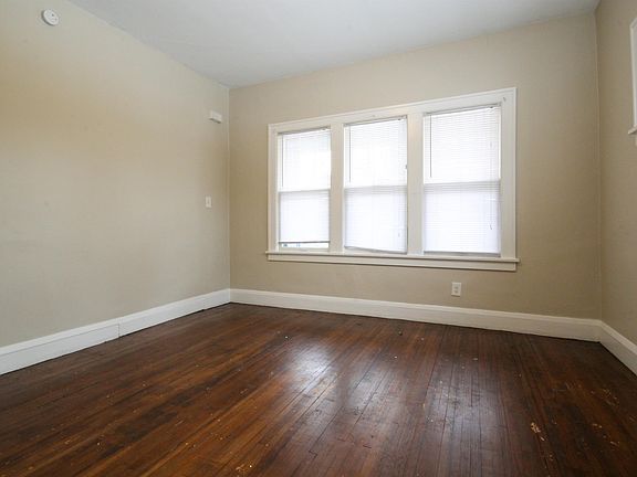 3rd image of 601 E Reaney Ave #1