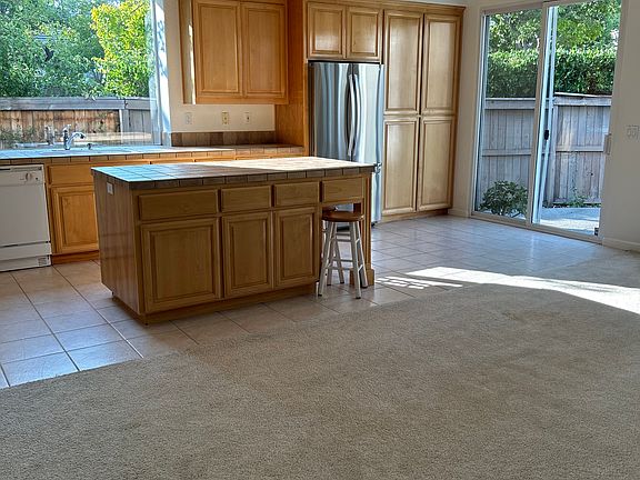 5th image of 402 Dove Ln