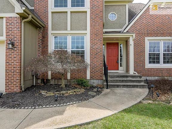 Inviting front door.