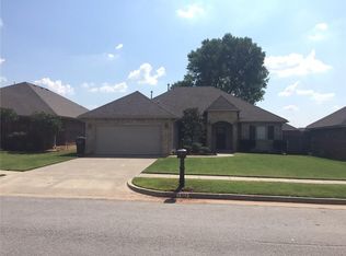 2404 SE 10th Pl, Moore, OK 73160