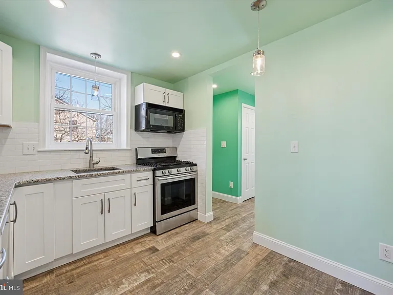 1156 Garfield Ave — Photo 7