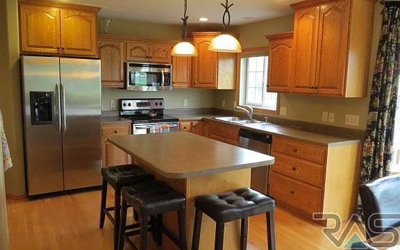 3rd image of 2608 E Kensington St