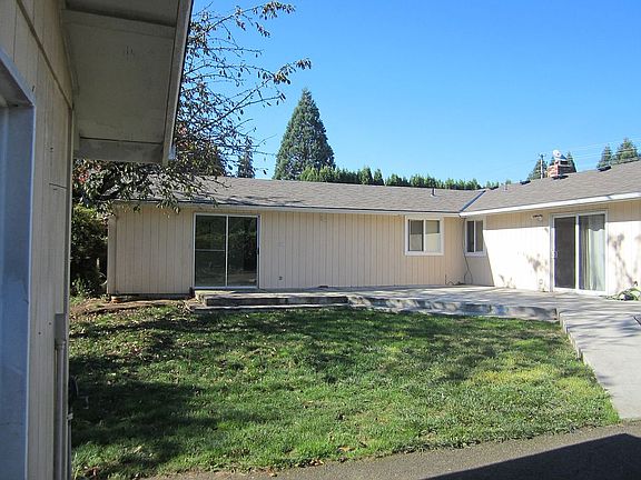 4th image of 11901 NE 119th St