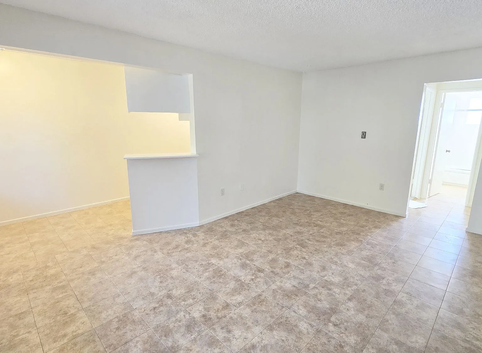 Kingswood Apartments — Photo 1