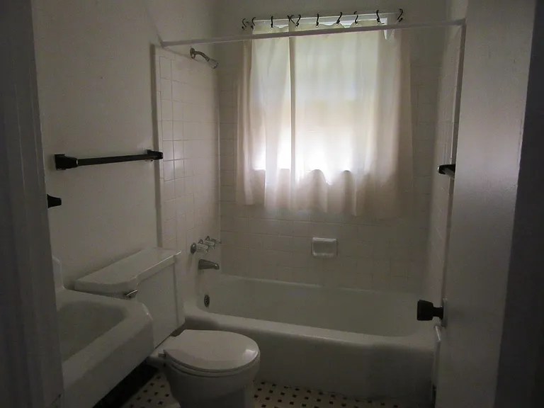1107 Slater St #1/2 — Photo 8