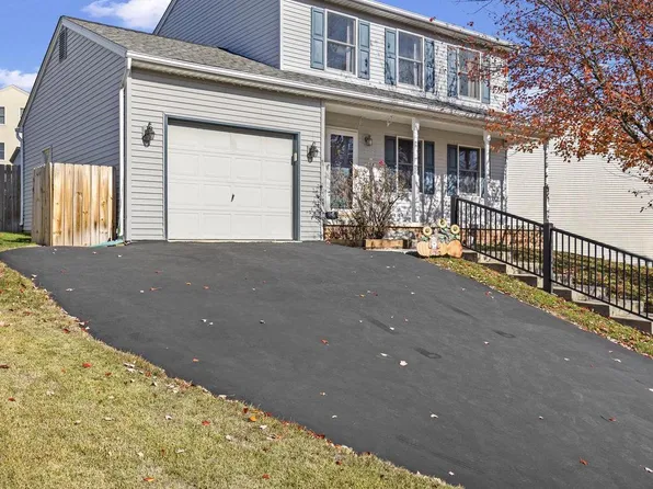 15 Pine Ridge Cir, Enola, PA 17025