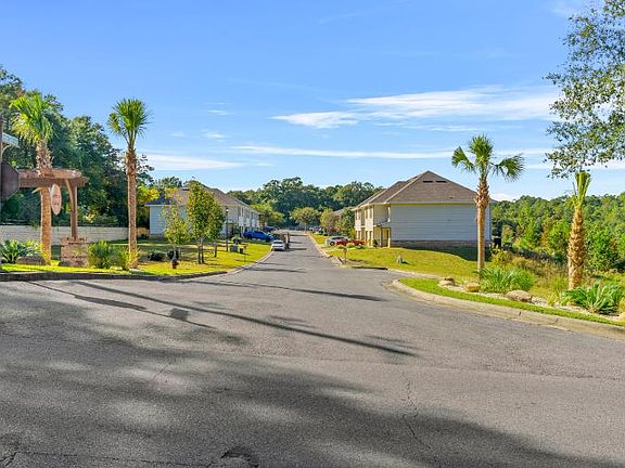 3rd image of 732 Arbor Lake Dr