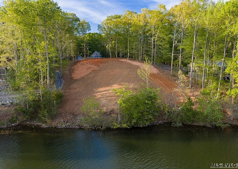 1st image of 32 Dogwood Way