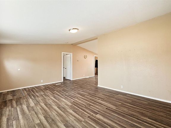 5th image of 816 Oak St